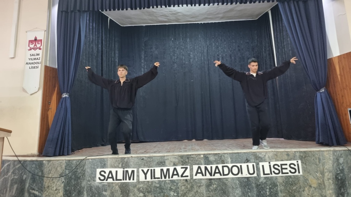 Okulumuz Halk Oyunları Gösterisi